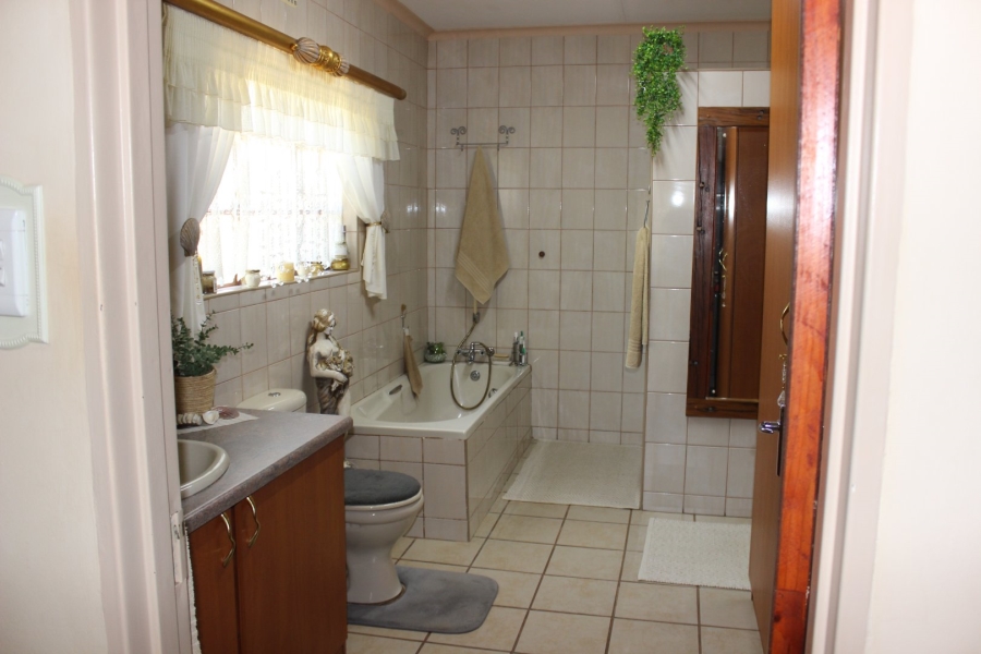 4 Bedroom Property for Sale in Deneysville Free State